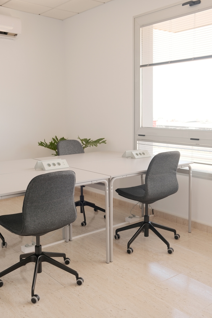 Meeting room with smart board